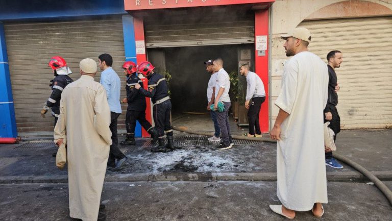 البيضاء.. عطب تقني يتسبب في حريق مهول بأشهر “سناك” بمنطقة بيلفيدير (فيديو + صور)