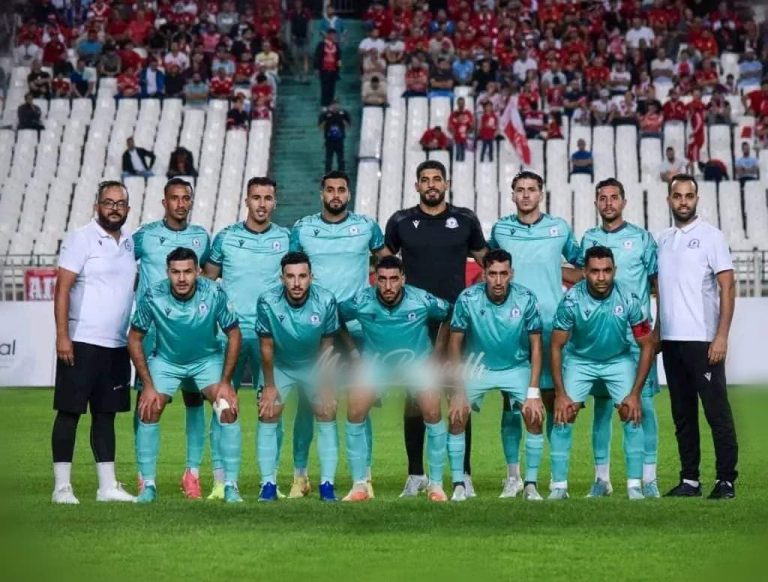 مولودية البيض يغادر العاصمة الجزائرية عبر سيارات الأجرة(صورة)