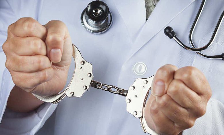 أكادير.. الإجهاض وتزوير مساطر الكفالة والاتجار بالبشر يجر ممرضة متقاعدة للاعتقال (صور) أكادير.. الإجهاض وتزوير مساطر الكفالة والاتجار بالبشر يجر ممرضة متقاعدة للاعتقال (صور)
