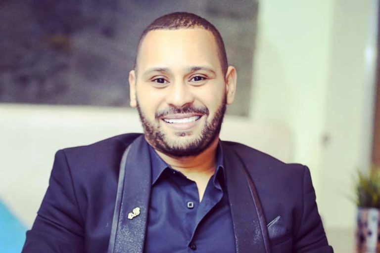 بسبب حذف أغنيته.. “يوتيب” يغضب الفنان محمد ريفي (صور)