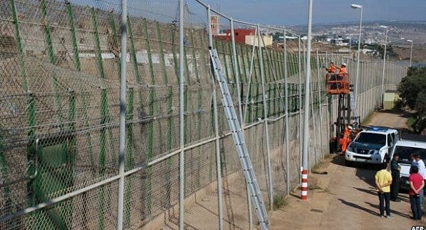3 شبان مغاربة ينجحون في الوصول إلى مليلية 3 شبان مغاربة ينجحون في الوصول إلى مليلية