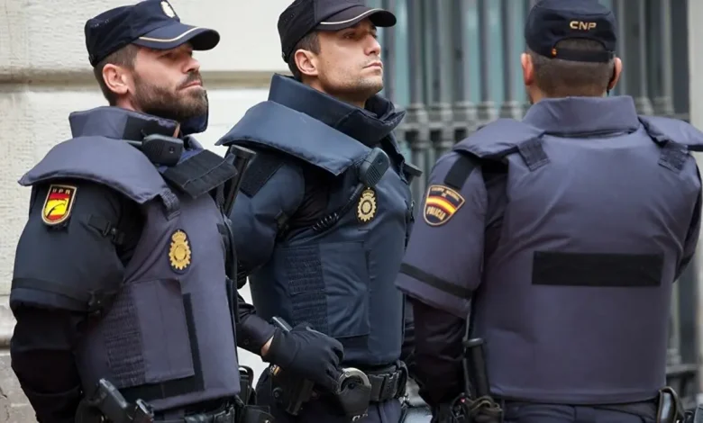 إسبانيا تحقق في هروب مغاربة طالبين للجوء من مطار مدريد إسبانيا تحقق في هروب مغاربة طالبين للجوء من مطار مدريد