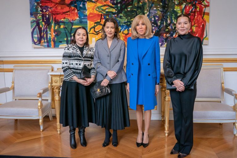 الأميرة للا حسناء وبريجيت ماكرون تزوران حديقة التجارب النباتية بالرباط