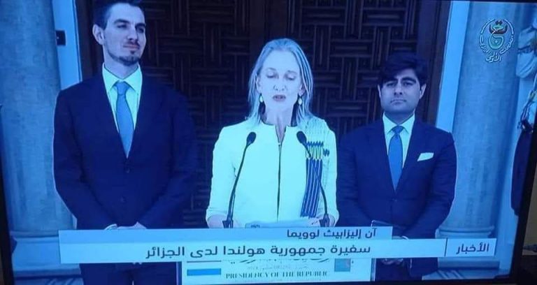 التلفزيون الرسمي الجزائري يسمي مملكة هولندا ب”الجمهورية”