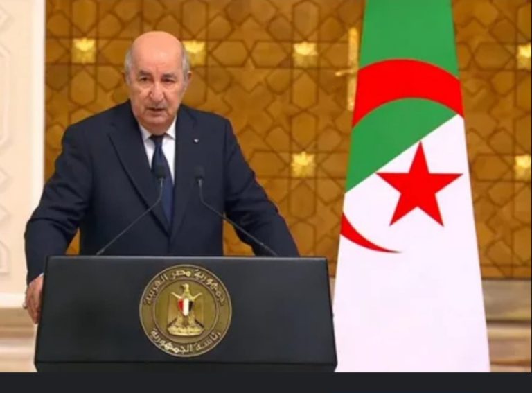 الرئيس الجزائري تبون يتحول إلى مادة للسخرية بسبب تلعثمه أمام السيسي