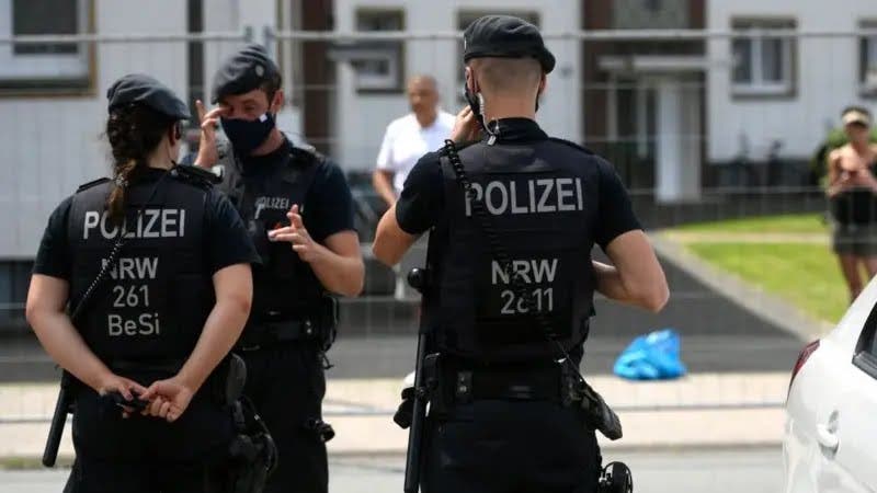 الشرطة الألمانية تردي رجلا يشتبه بأنه هاجم مارة بسكينين