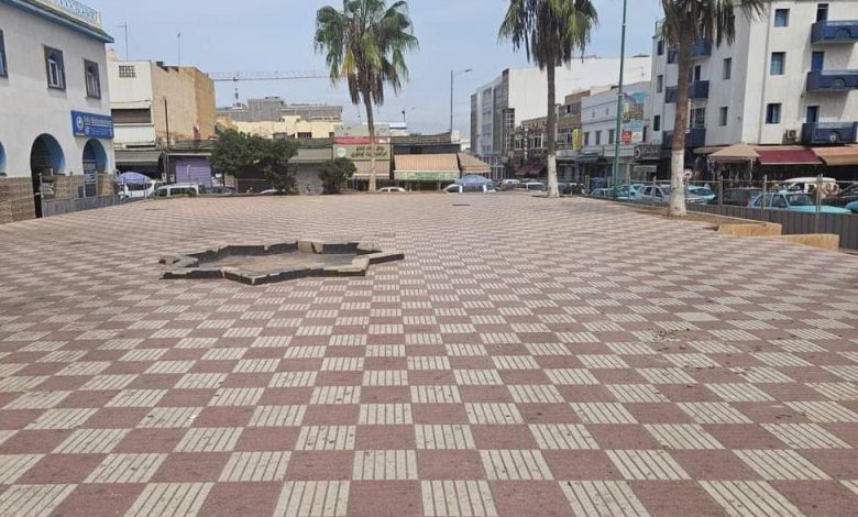 انزكان : المجلس البلدي يواجه انتقادات بعد تحويل ساحة تاريخيّة إلى ” مربد سيارات” انزكان : المجلس البلدي يواجه انتقادات بعد تحويل ساحة تاريخيّة إلى ” مربد سيارات”