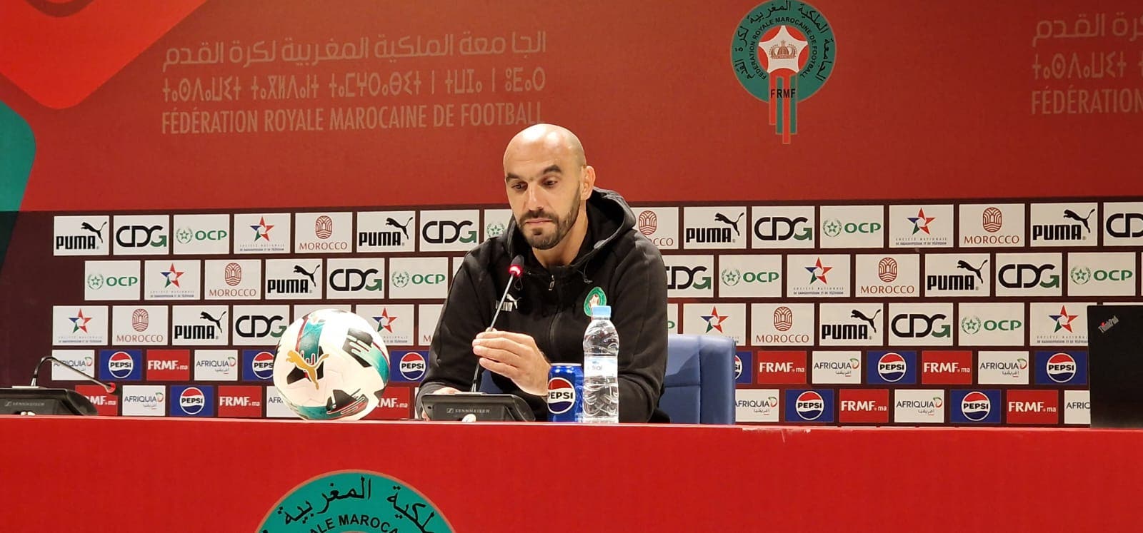 بسبب غياب زياش وسايس.. الركراكي يكشف هوية القائد الجديد للمنتخب المغربي