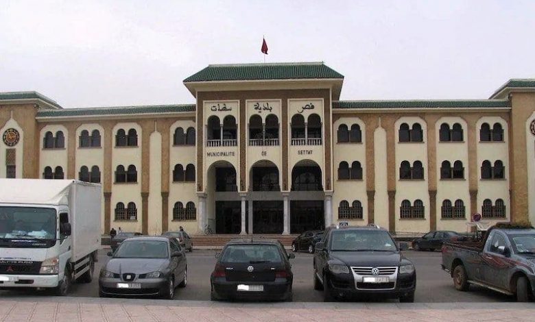 بعد عزل رئيس مجلس سطات.. تحالف ثلاثي يدعمُ مرشح الاستقلال وسيناريوهات أخرى تلوح في الأفق بعد عزل رئيس مجلس سطات.. تحالف ثلاثي يدعمُ مرشح الاستقلال وسيناريوهات أخرى تلوح في الأفق
