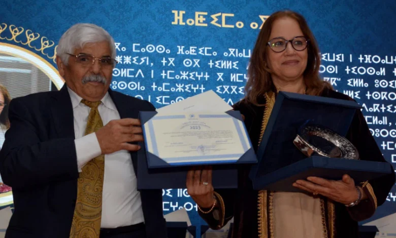 تتويج الباحثة فاطمة أكناو بالجائزة التقديرية للثقافة الأمازيغية 2023 تتويج الباحثة فاطمة أكناو بالجائزة التقديرية للثقافة الأمازيغية 2023