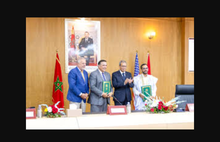 توقيع اتفاقية توأمة بين مدينتي الداخلة وكولومبوس الأمريكية توقيع اتفاقية توأمة بين مدينتي الداخلة وكولومبوس الأمريكية