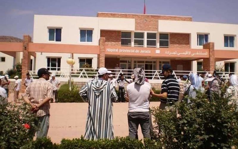جرادة .. معاناة المرضى من الغيابات المستمرة للأطباء بالمستشفى الإقليمي لعوينات