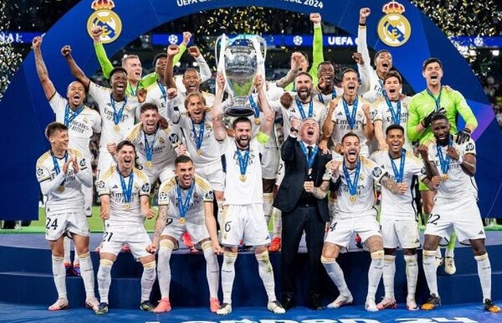 حفل الكرة الذهبية.. ريال مدريد يتوج بجائزة أفضل نادي في العالم حفل الكرة الذهبية.. ريال مدريد يتوج بجائزة أفضل نادي في العالم