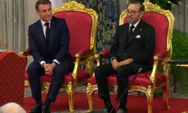 صحيفة “لوموند” الفرنسية: التقارب بين فرنسا والمغرب يثير غضب الجزائر