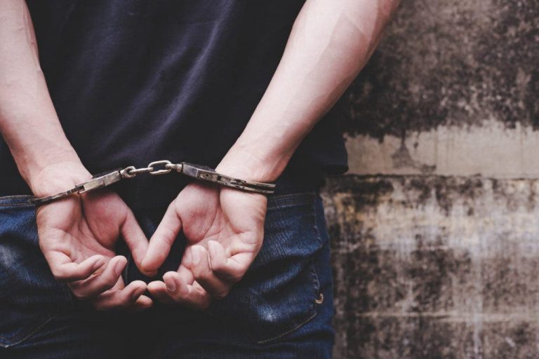 طنجة.. توقيف شخص بتهمة النصب وانتحال صفة وتزوير وثائق رسمية