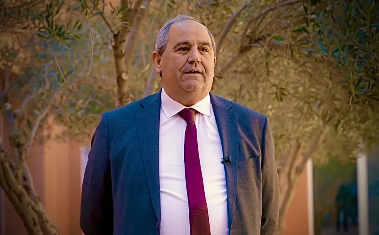 عز الدين الميداوي يخلف عبد اللطيف ميراوي على رأس وزارة التعليم العالي والبحث العلمي والابتكار