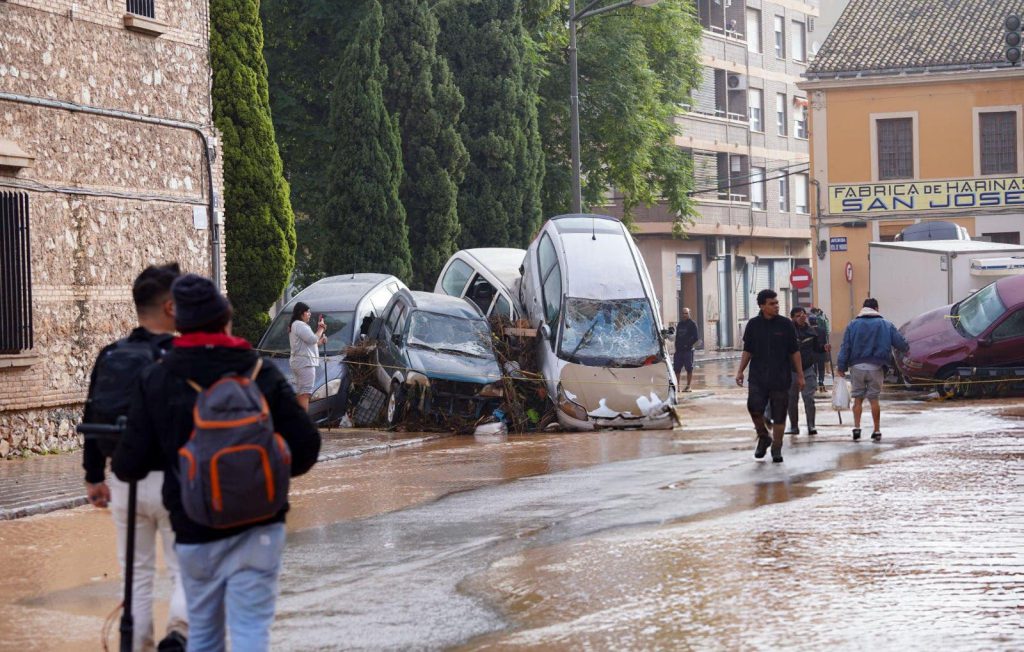 فيضانات كارثية في فالنسيا: 51 وفاة وفقدان آخرين وسط جهود إغاثية مكثفة
