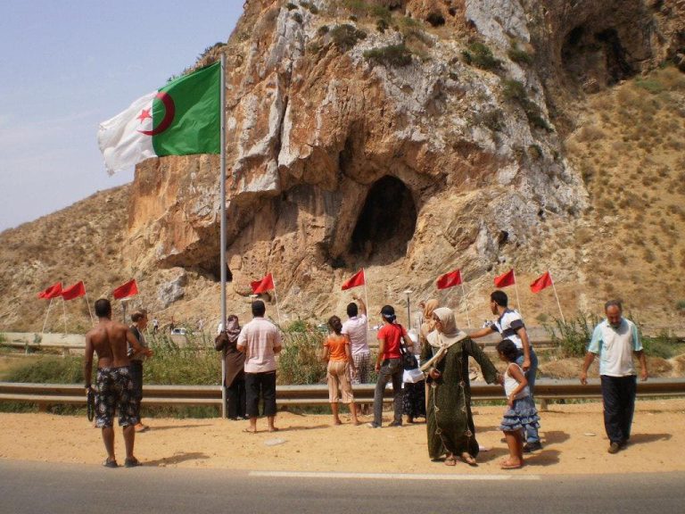 كالعادة وبالباطل ..الجزائر تعتقل مغربيين بتهمة التجسس