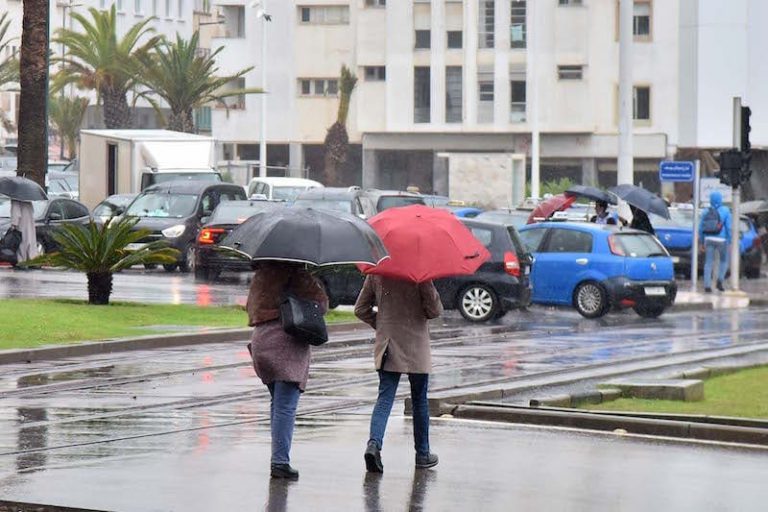 نشرة إنذارية: زخات مطرية مرتقبة السبت والأحد بهذه المناطق