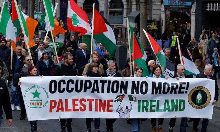 متظاهرون في أيرلندا يستنكرون قمع ألمانيا لأنصار فلسطين