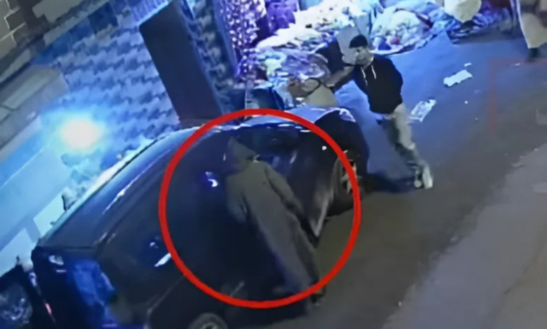 جرسيف.. كاميرا المراقبة توثق عملية سرقة هاتف من داخل سيارة(صور) جرسيف.. كاميرا المراقبة توثق عملية سرقة هاتف من داخل سيارة(صور)