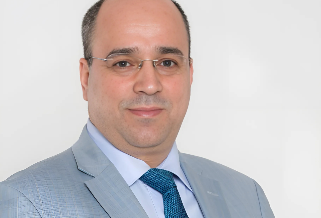 أنور مالك يفضح نظام الجزائر بعد دعم حزب الله  في لبنان
