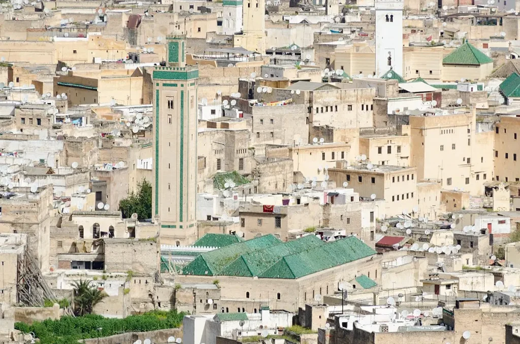 استعدادا للمونديال.. والي جهة فاس مكناس يفعل قرار توحيد صباغة الواجهات