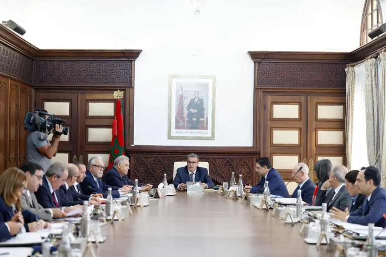 الحكومة تعقد أول اجتماع وزاري لتنزيل توجيهات وتعليمات الخطاب الملكي
