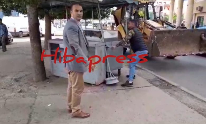 بعد تغول ناهبي الملك العمومي بسطات.. قائد مقاطعة يتحرك بعد تغول ناهبي الملك العمومي بسطات.. قائد مقاطعة يتحرك