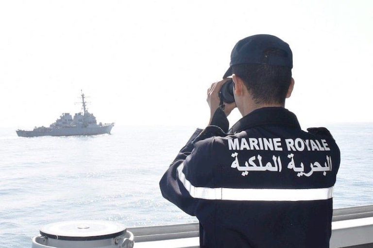 تعرضوا للتهديد من “حراگة”.. البحرية الملكية تُحرر طاقم سفينة شحن ليبيرية بسواحل طانطان