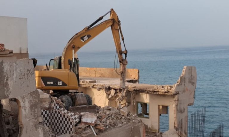 جماعة أركمان.. هدم عدد من البنايات الآيلة للسقوط على جنبات الشاطئ