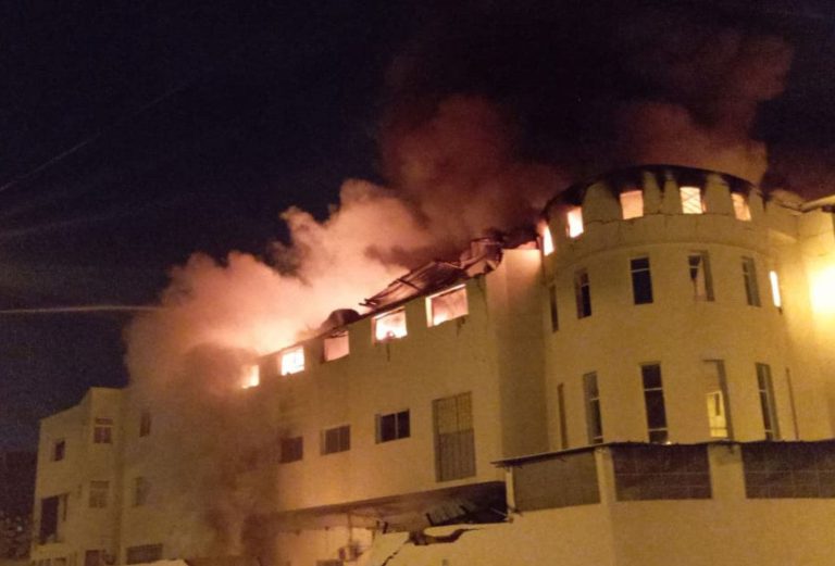 حريق ضخم “يلتهم” وحدة صناعية في طنجة (فيديو) حريق ضخم “يلتهم” وحدة صناعية في طنجة (فيديو)