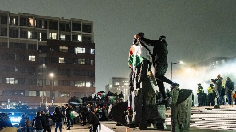 رئيس وزراء هولندا: ما حدث في أمستردام “مروع ومخجل”