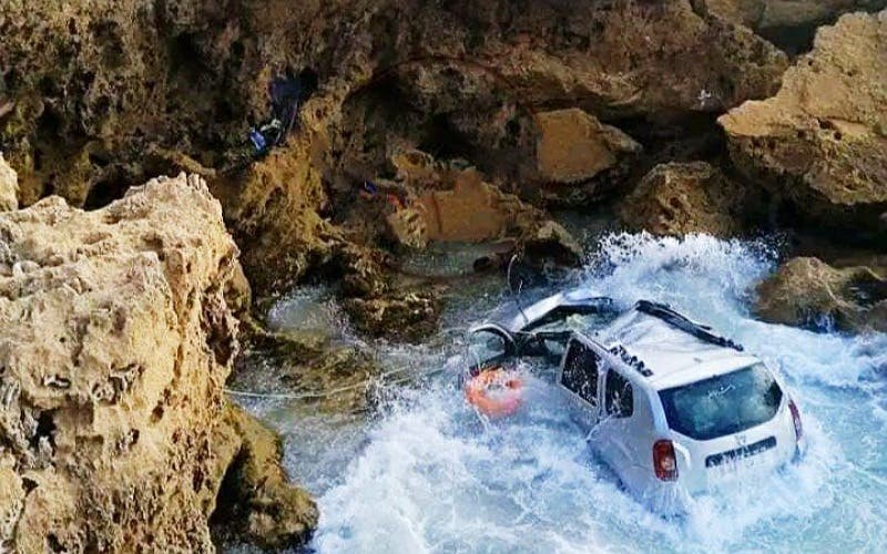 سيدي إفني .. سقوط سيارة سياح أجانب بشاطئ أفتاس