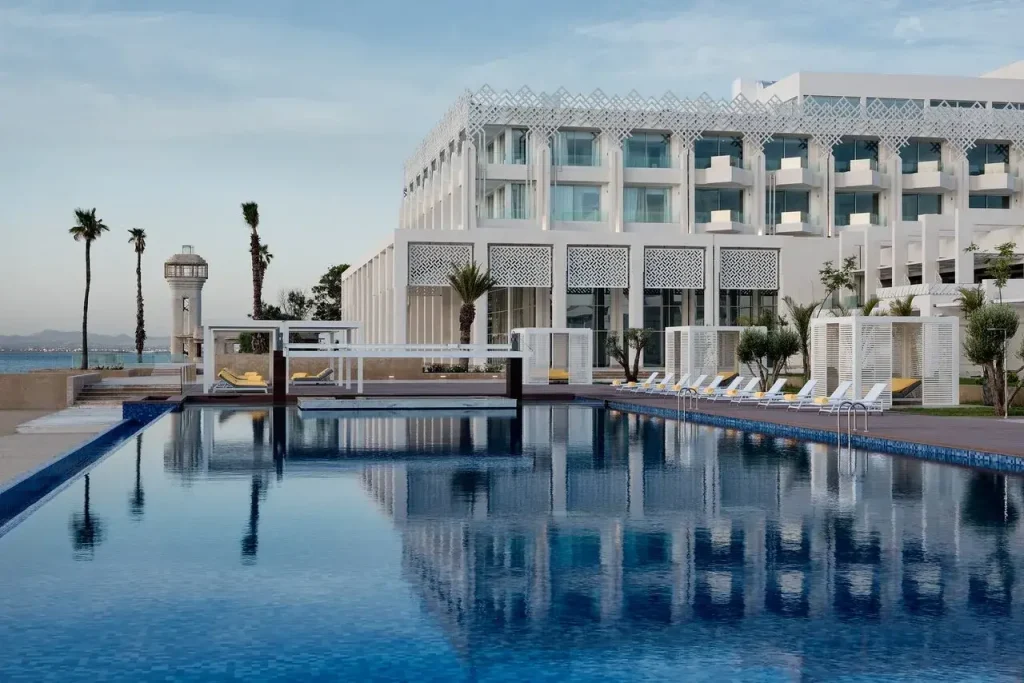 شركة إماراتية تتولى إدارة فندق مارتشيكا بالناظور و منتجع ميشليفن بإفران