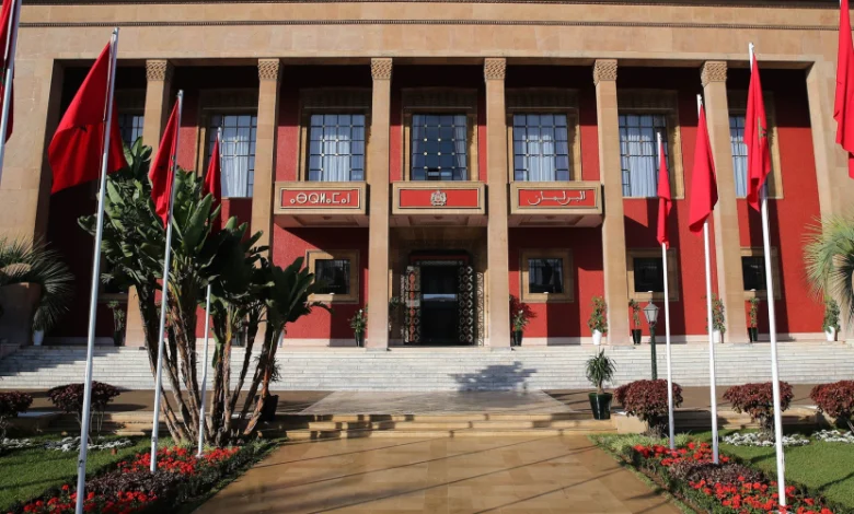 مطالب برلمانية بالتحيقق في صفقة المقرارت الدراسية بالمدرسة الرائدة