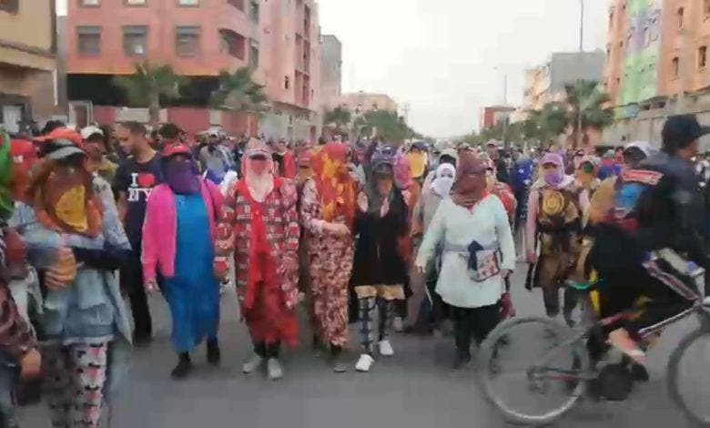 عمال زراعيون بشتوكة ينتفضون من أجل العدالة الاجتماعية عمال زراعيون بشتوكة ينتفضون من أجل العدالة الاجتماعية