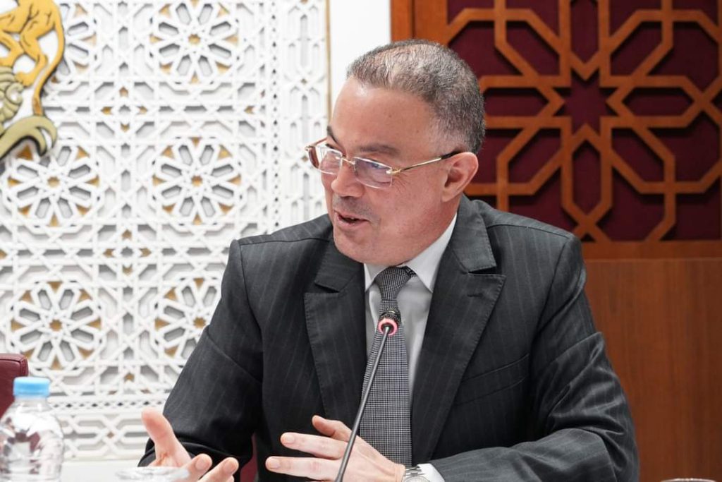 لقجع يؤكد:”أساتذة التعاقد ولاو موظفين تابعين للدولة”