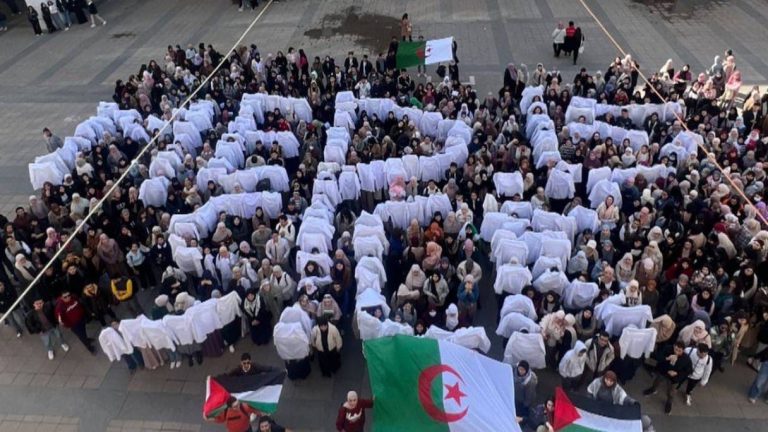 مثير للسخرية.. صحافة النظام الجزائري تتهم المغرب بدفع طلبة الطب للاحتجاج