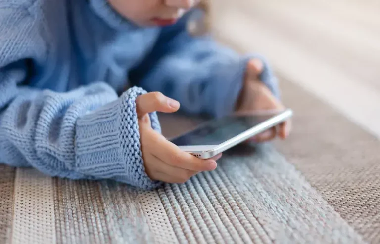 مزايا التكنولوجيا الرقمية.. المجلس الاقتصادي والاجتماعي والبيئي يشدد على حماية الأطفال