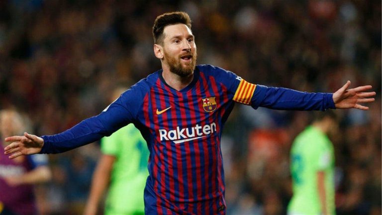 ميسي: أفكر في العودة إلى برشلونة