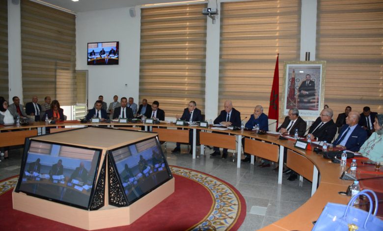 وجدة .. والي جهة الشرق يدعو الجماعة على تسريع وتيرة المشاريع وجدة .. والي جهة الشرق يدعو الجماعة على تسريع وتيرة المشاريع