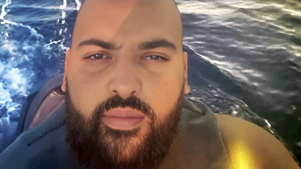 وضعوا رأسه في دلو ماء.. المغربي إسماعيل سنابي يتعرض للتعذيب بالجزائر