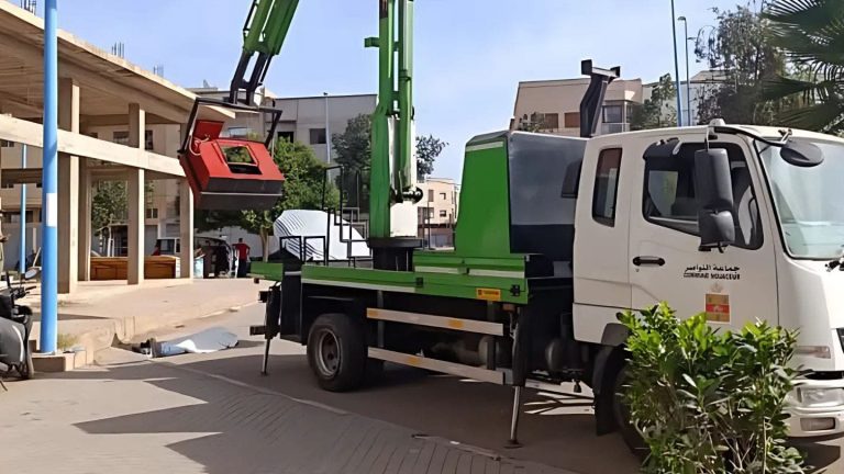سقوط مروع من رافعة ينهي حياة عامل عرضي بالنواصر (صورة) سقوط مروع من رافعة ينهي حياة عامل عرضي بالنواصر (صورة)