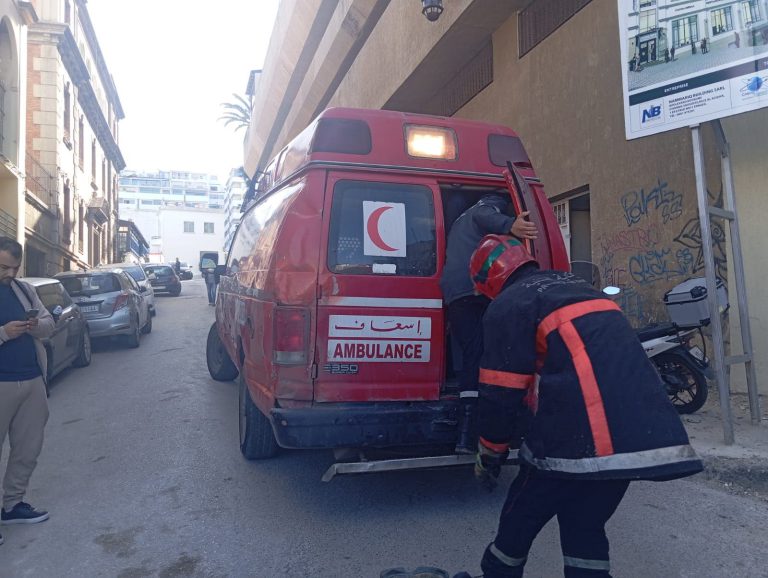 طنجة.. إنقاذ عامل بعد انهيار جزء من ورش بناء في حي إسبانيول (صور) طنجة.. إنقاذ عامل بعد انهيار جزء من ورش بناء في حي إسبانيول (صور)
