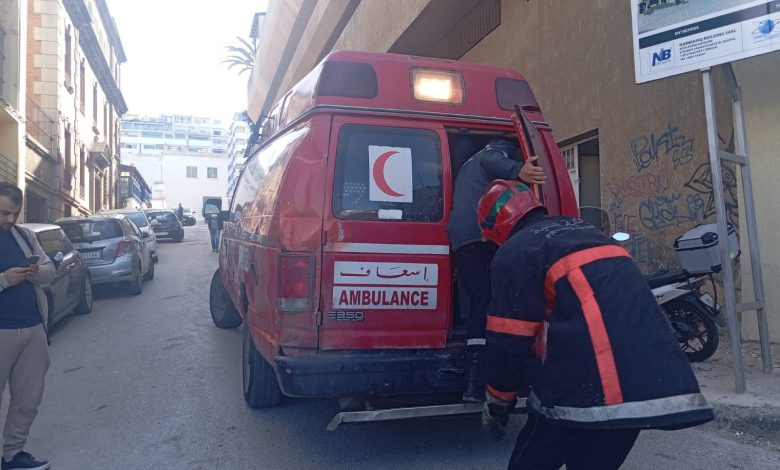 طنجة.. إنقاذ عامل بعد انهيار جزء من ورش بناء في حي إسبانيول (صور) طنجة.. إنقاذ عامل بعد انهيار جزء من ورش بناء في حي إسبانيول (صور)