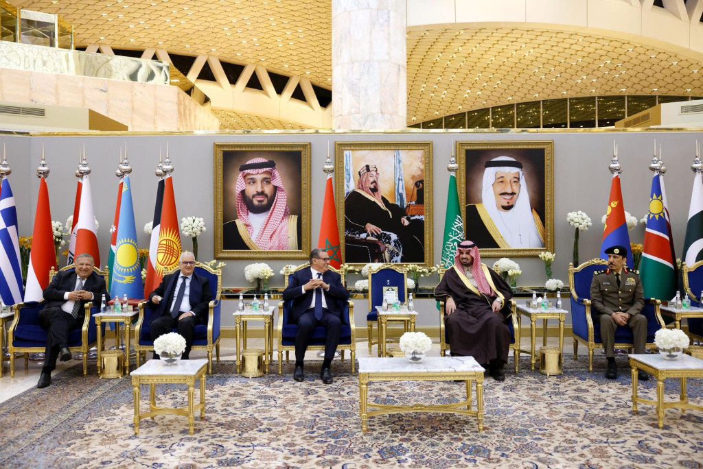 أخنوش يمثل الملك في قمة “المياه الواحدة” في الرياض