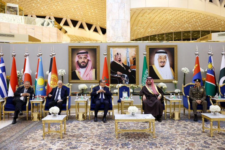 أخنوش يمثل الملك في قمة “المياه الواحدة” في الرياض