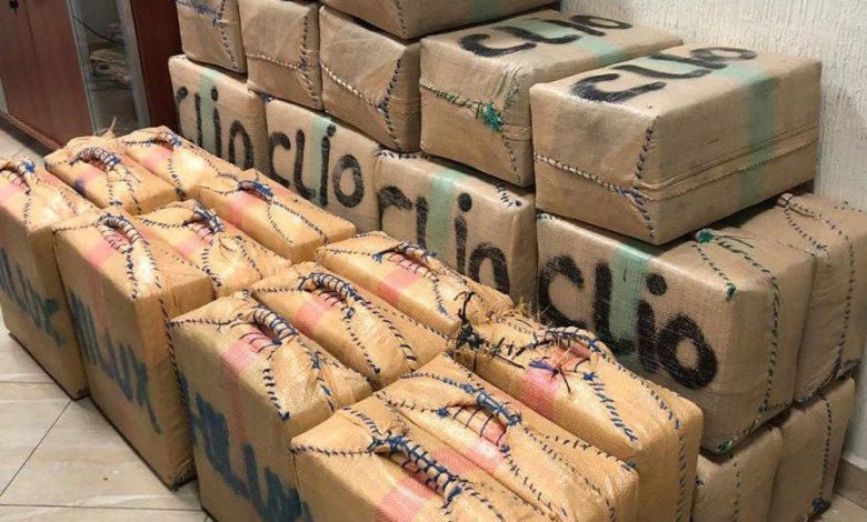 إجهاض محاولة لتهريب أزيد من 3.5 أطنان من “الحشيش” عبر معبر الكركرات إجهاض محاولة لتهريب أزيد من 3.5 أطنان من “الحشيش” عبر معبر الكركرات