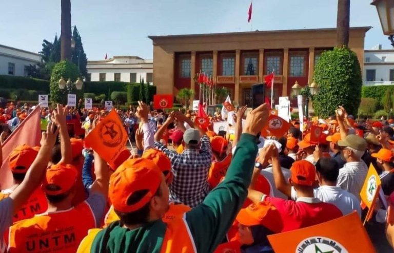 استفراد الحكومة بمشروع قانون الإضراب يخرج النقابات للاحتجاج